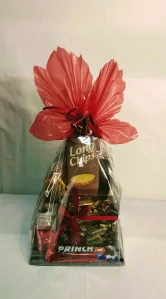 Dárkový balíček s červenou mašlí 