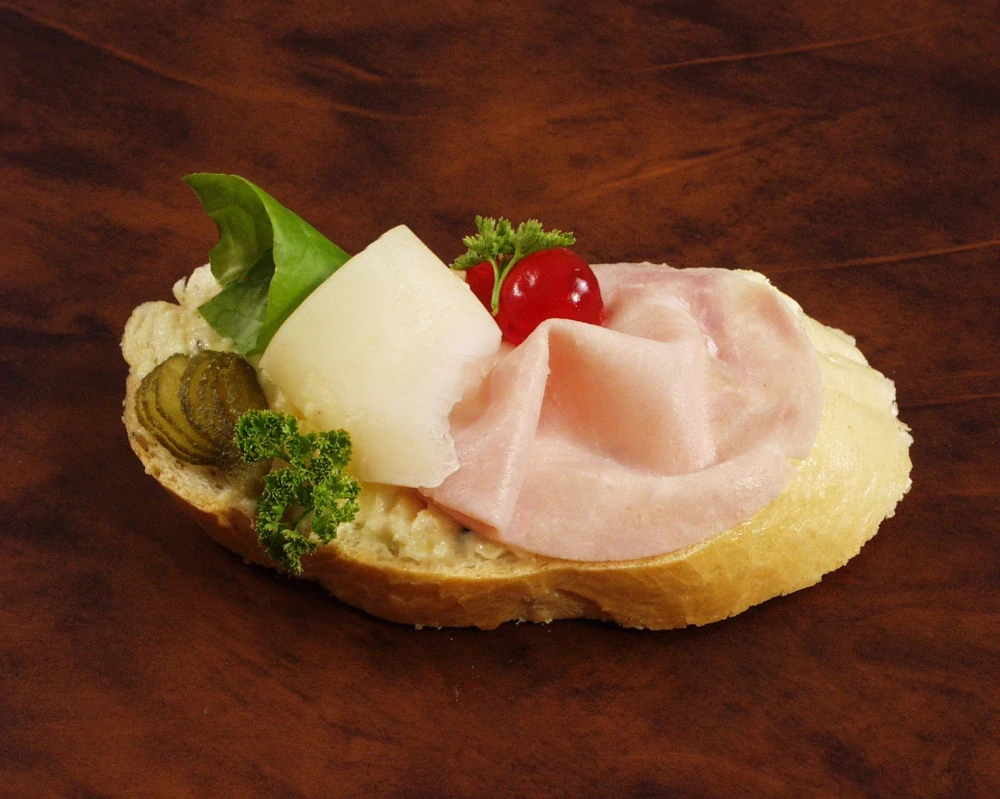 Chlebíček Carpaccio z červené řepy